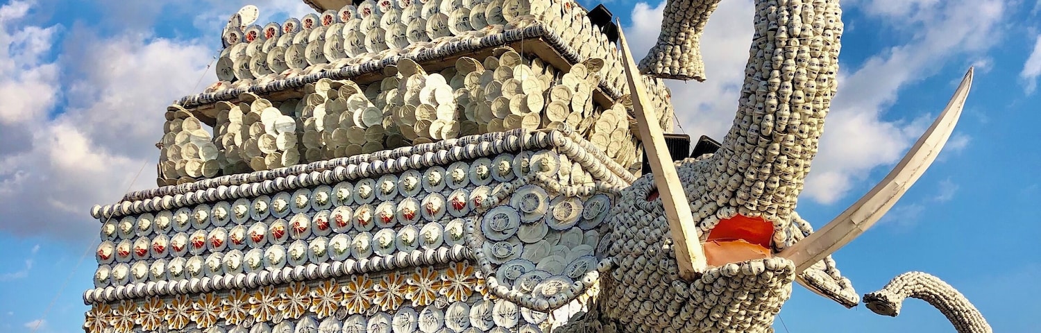 Statues near Patuxay monument