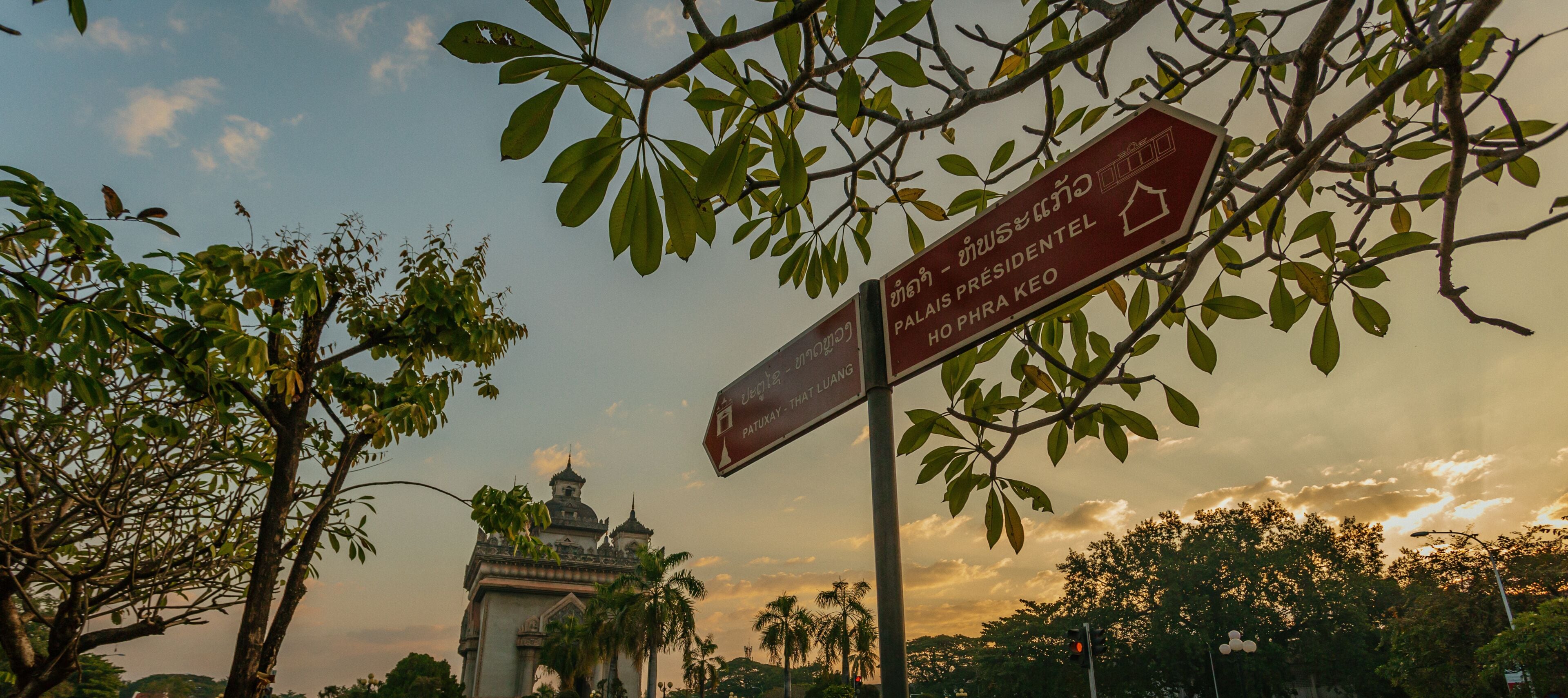 Patuxai Vientiane, Patuxai Vientiane Lao, Patuxai is a war monument in the center of Vientiane.