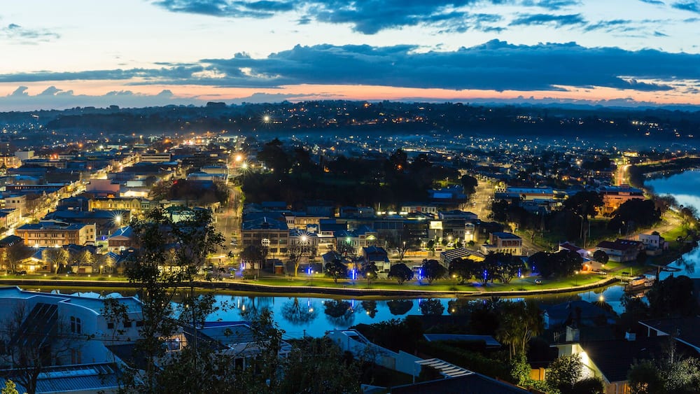 ニュージーランド ワンガヌイのデュリーヒルからの夕景とワンガヌイ川