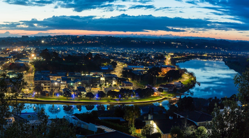 ニュージーランド ワンガヌイのデュリーヒルからの夕景とワンガヌイ川