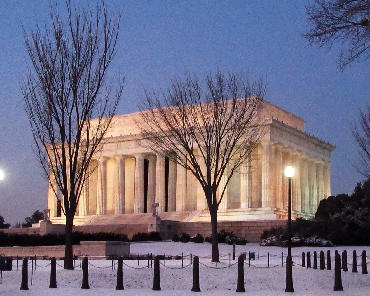 Love the Lincoln Memorial even more when it&#x27;s covered in snow. *parking on Ohio Dive