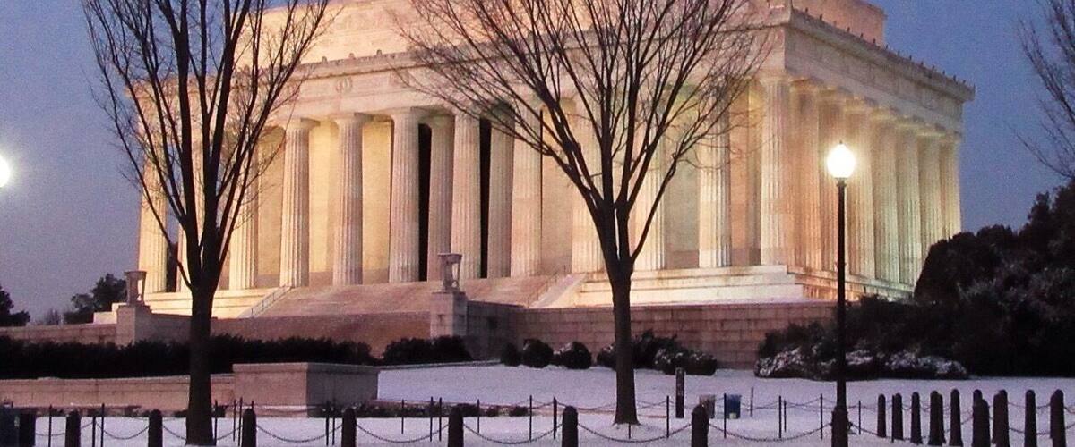 Love the Lincoln Memorial even more when it's covered in snow. *parking on Ohio Dive