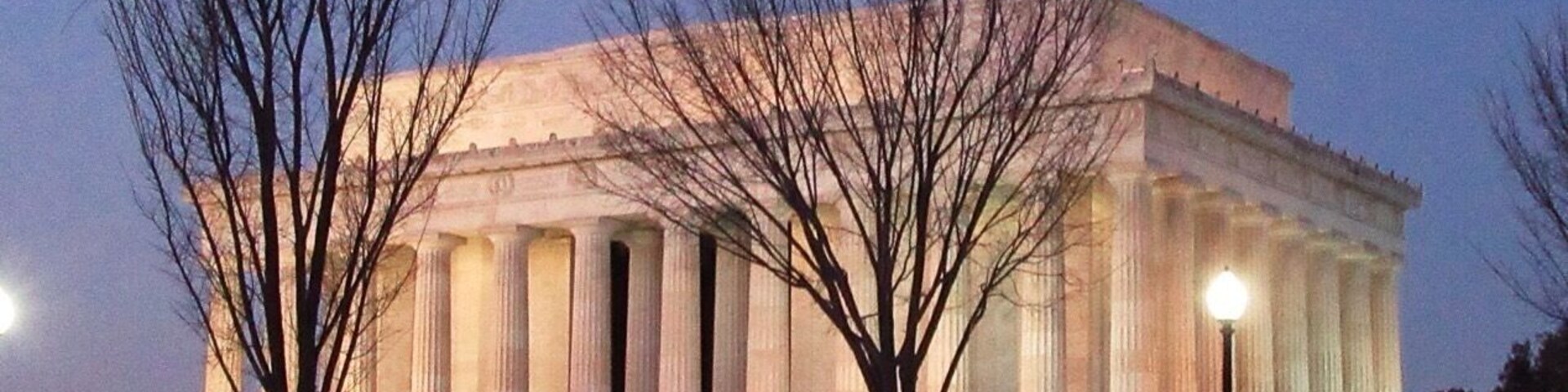 Love the Lincoln Memorial even more when it's covered in snow. *parking on Ohio Dive