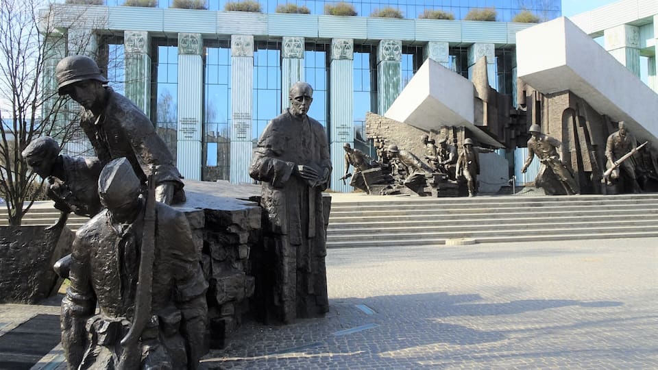 The Warsaw Uprising Monument is one of the most visited landmarks for foreign tourists.
Warsaw has several monuments that remind us of WWII. That is not surprising. Of a population of 27 million, 5 million people died between 1939 and 1945 and that was almost 19% of the population of the country. #Warsaw