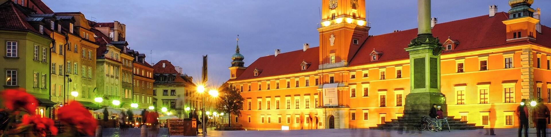 Like most buildings in Warsaw, the castle was also completely destroyed during the second World War. In fact it was destroyed during the Warsaw uprising. The reconstruction only finished in 2009.
#Architecture
#GoldenHour