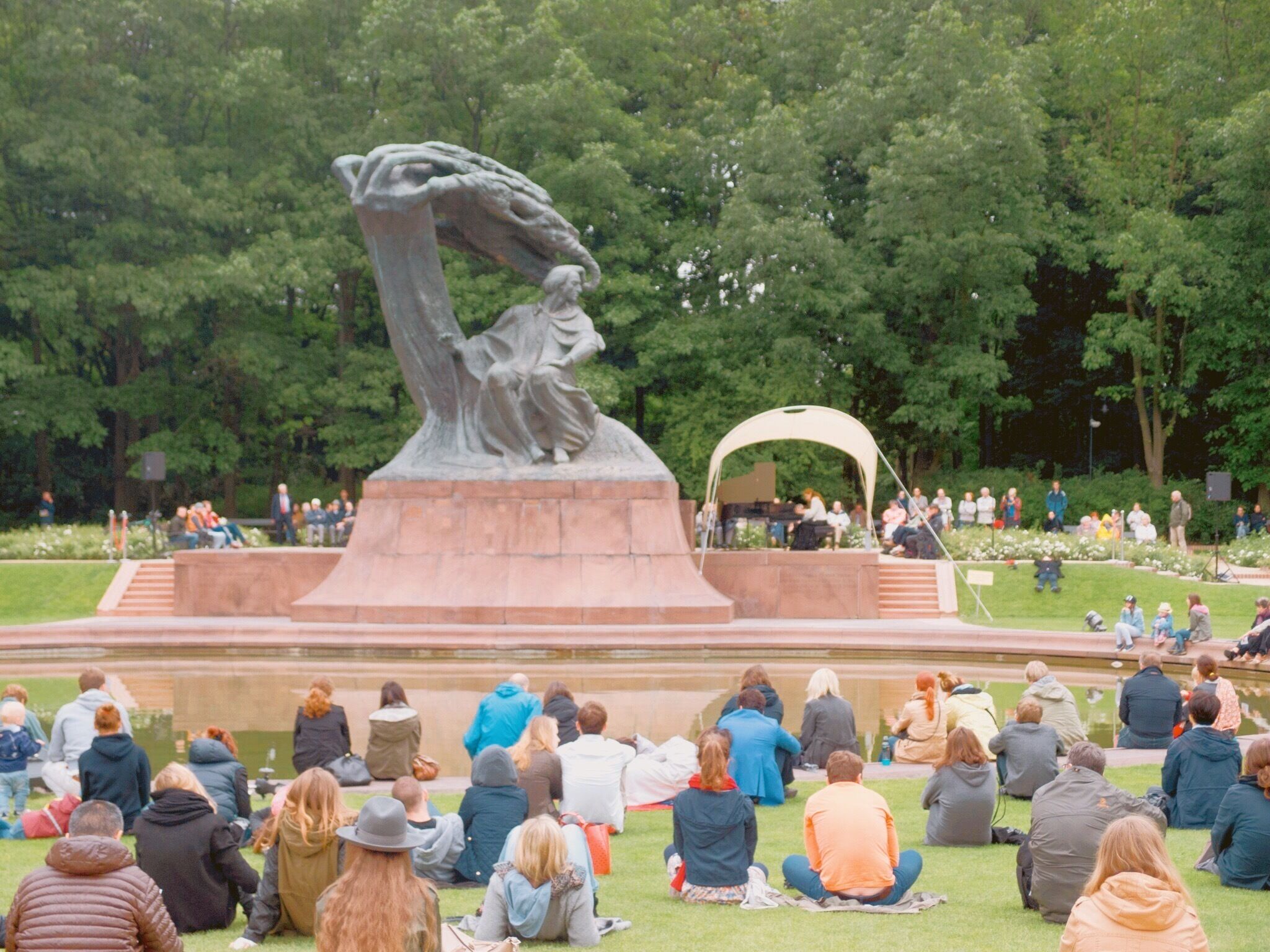  The best way to enjoy Sunday afternoon in Warsaw, join an open concert in lazienki park

