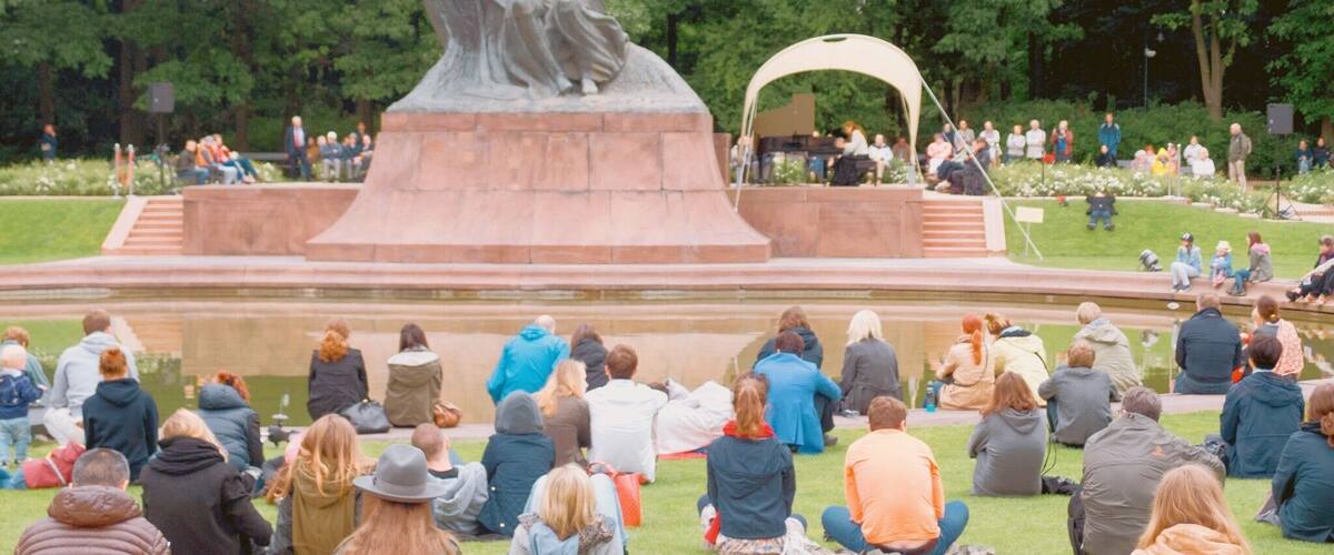 The best way to enjoy Sunday afternoon in Warsaw, join an open concert in lazienki park