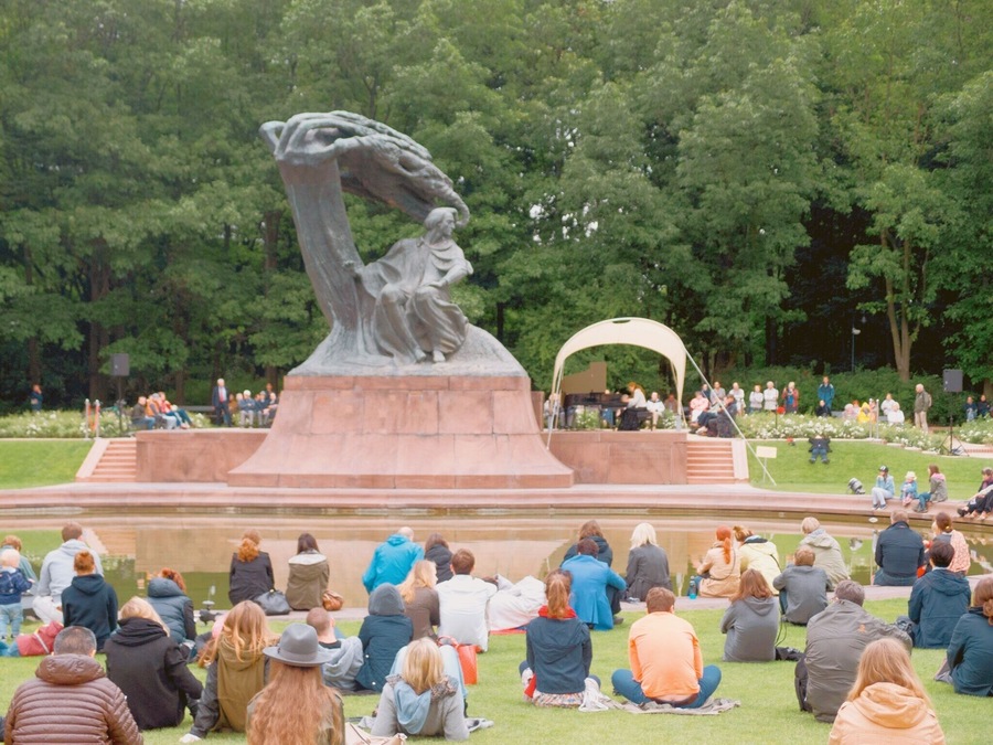 The best way to enjoy Sunday afternoon in Warsaw, join an open concert in lazienki park