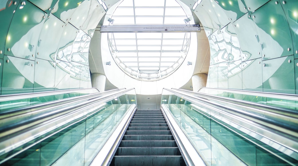 Centrum Nauki Kopernik station on the M2 line, built by a consortium of Astaldi, Gülermak and Przedsiębiorstwo Budowy Dróg i Mostów (AGP Metro) between 2010 and 2015.