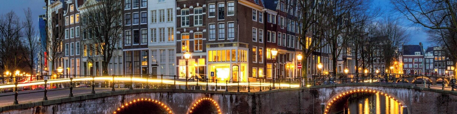 After arriving at my airbnb I went out to find a good place to shoot for later. I found a spot that was literally on the corner of where I was staying and thought it would be perfect when the lights came on and got darker. I soon came to realise after searching for good Amsterdam photography spots that this was top of the list. I thought it was a nice coincidence. #BvsCities