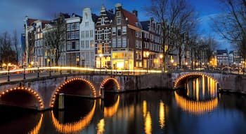 After arriving at my airbnb I went out to find a good place to shoot for later. I found a spot that was literally on the corner of where I was staying and thought it would be perfect when the lights came on and got darker. I soon came to realise after searching for good Amsterdam photography spots that this was top of the list. I thought it was a nice coincidence. #BvsCities