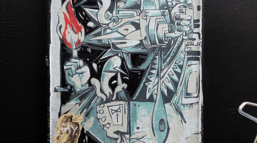 #StreetArt #Amsterdam
Como na maioria das grandes cidades, em Amsterdam também é fácil encontrar arte de rua.
As in most major cities, it is also easy to find street art in Amsterdam.