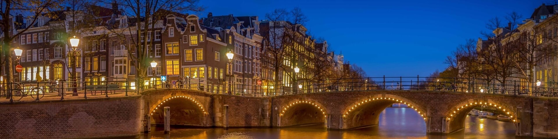 Junction of Reguliersgracht and Keizersgracht
JUST FOLLOW THE PIN TO GET THERE 📌
⬇️⬇️ Make my day and follow me also at: ⬇️⬇️
https://www.instagram.com/denniskuh1896/
https://www.facebook.com/dennisdondersphotography/
https://500px.com/dennisdonders
www.flickr.com/photos/denniskuh1896