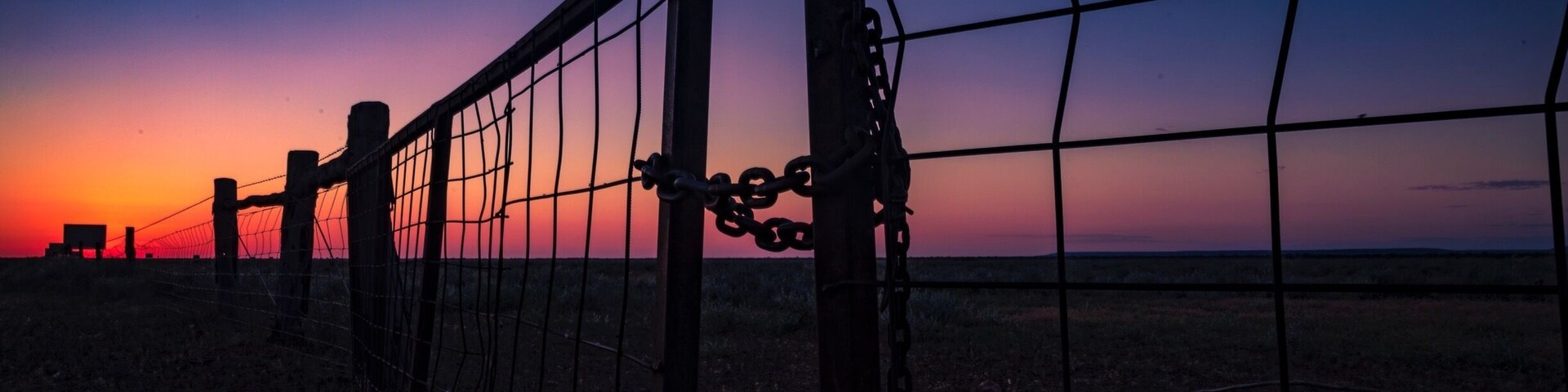 Way out West is where you’ll find Winton. Situated more than 1500 km from Brisbane, the shire is flat, dry cattle land that has come alive with the Way Out West Festival. A coming together of Australian and overseas bands and vocalists. All to celebrate the reopening of the Waltzing Matilda Centre which tragically burnt down in 2015. The only centre to be named after a song. An Aussie Icon. #sunrise #queenslandweekender #creektocoast #outback