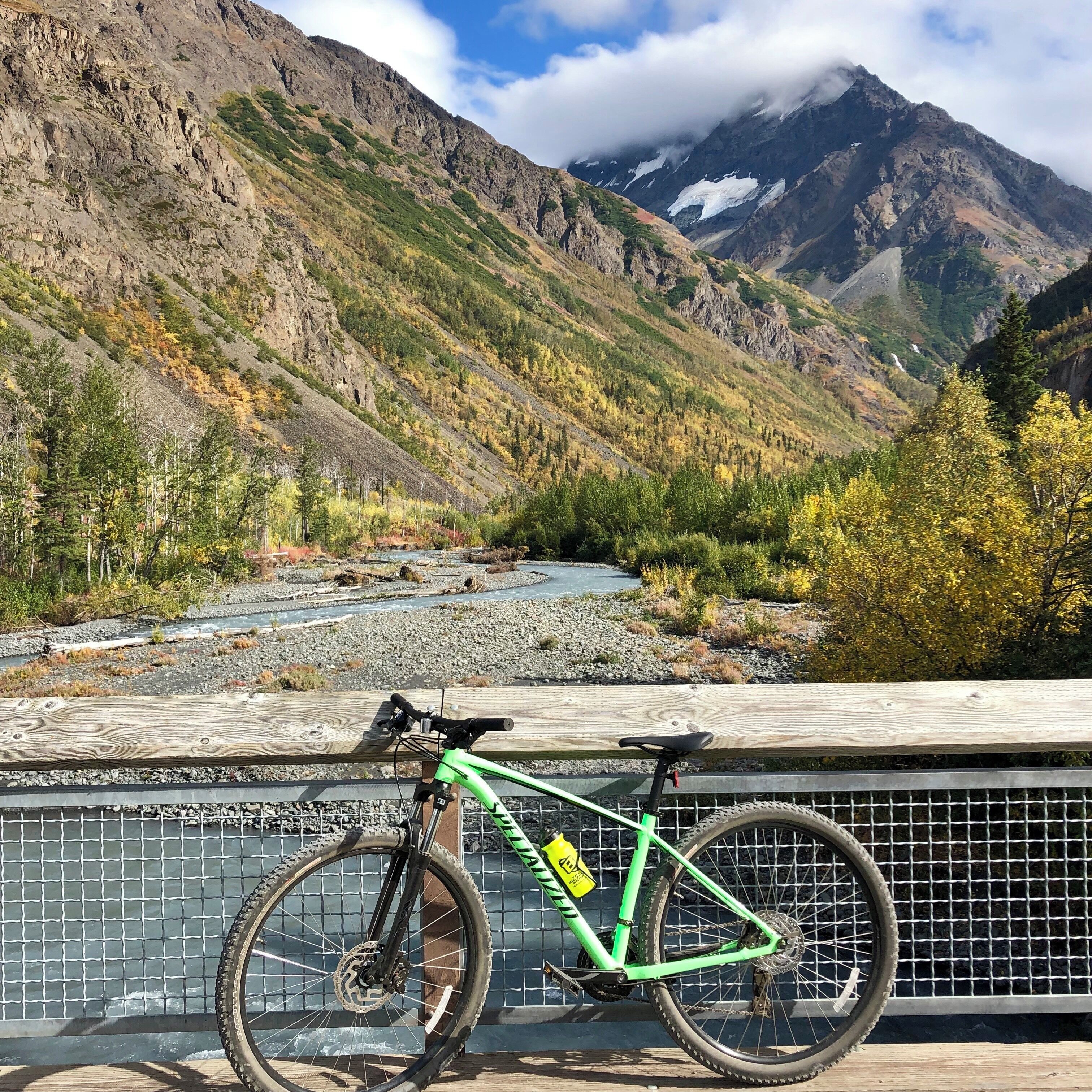Took the pistachio 🚲 for a ride down the Eklutna Lakeside trail. Fall is the best time of year to be out here.
_
#Adventure #EklutnaLakesidetrail #EklutnaLake #Specialized