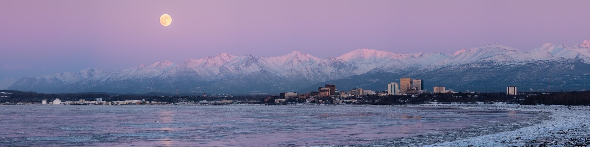 Good place for a panoramic shot of downtown Anchorage with the mountains in the background. I like it here best during winter months.
#photography #alaska