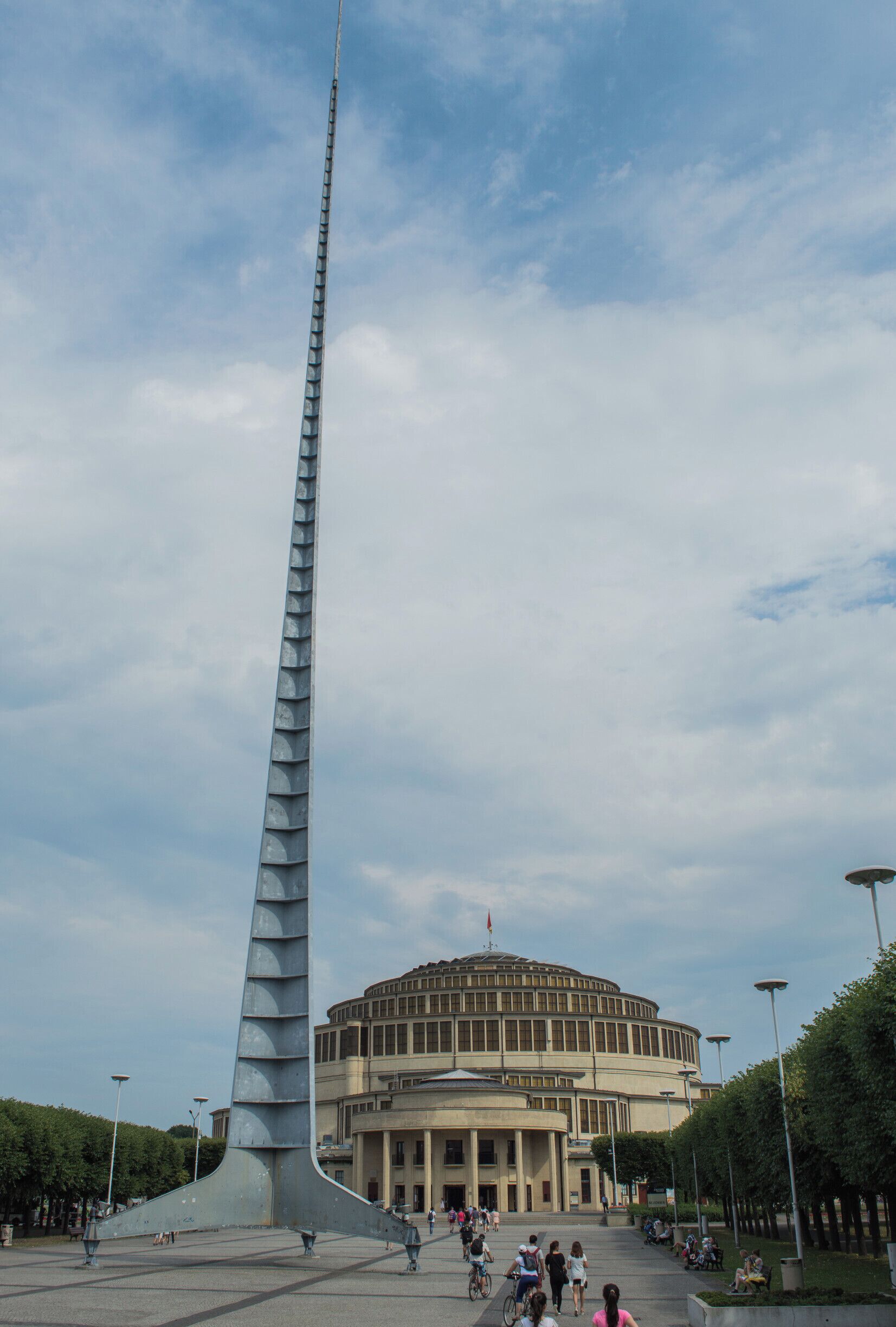 Iglica is a needle-like monument in Wroclaw. It was built in 1948 and was 106 metres tall. Today, after renovation, the top ten metres have been removed and it is now 96 metres tall. It is just 200m away from the amazing building called Centennial Hall. 