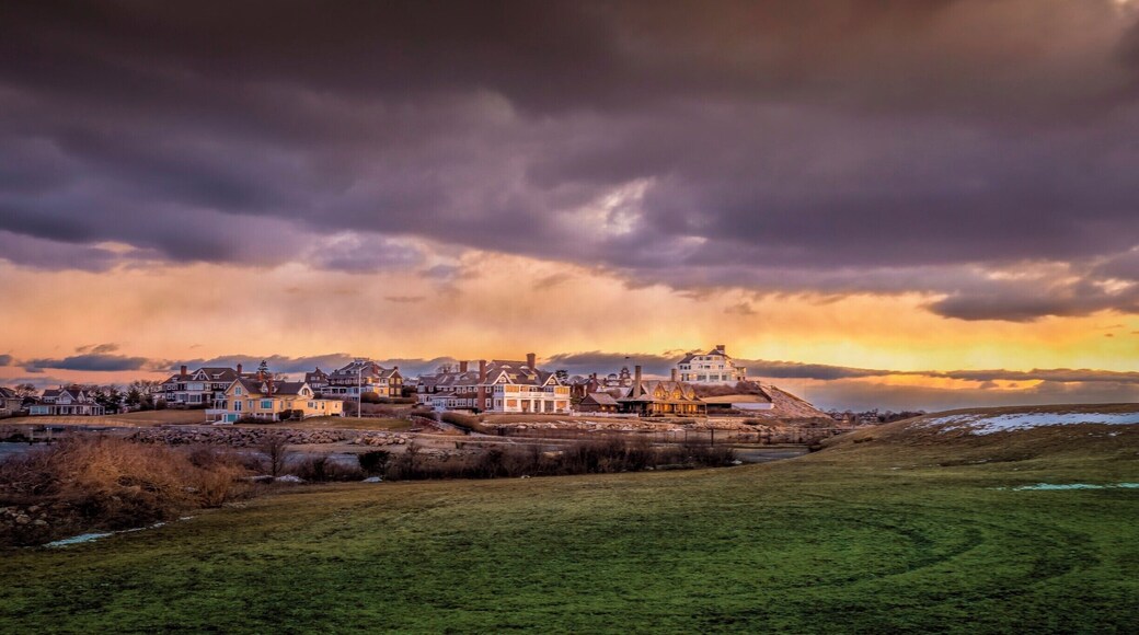 It's moments before sunrise at Watch Hill. I'm standing with the lighthouse behind me, looking north. The sky was so dramatic. Looks lie there might have been a slight shower way in the distance.
The big, white house on the hill, the highest house in the shot, belongs to Taylor Swift
#goldenhour