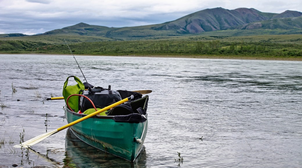 Noatak caracterizando cenas tranquilas e um rio ou córrego