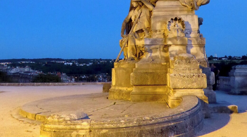 This fabulously sited sculpture is a tribute to Marie François Sadi Carnot, the President of France from 1887 until his assassination by an Italian anarchist in 1894.