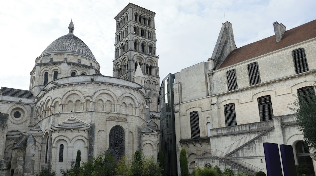Cathédrale et musée d'Angoulême (France).