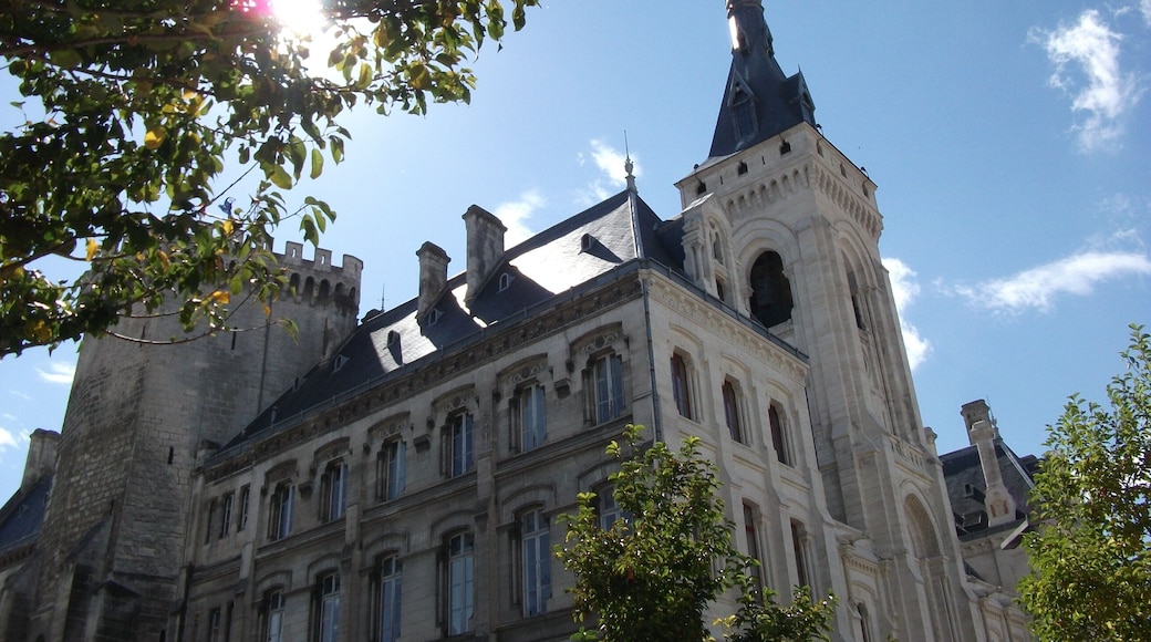 This building is indexed in the Base Mérimée, a database of architectural heritage maintained by the French Ministry of Culture, under the reference PA00104211 .
