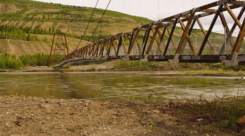 Ross River suspension bridge