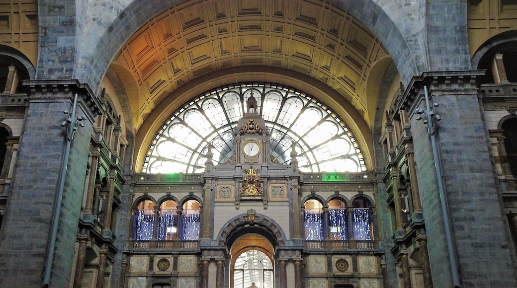 Entrance hall of “Antwerp Central” Railway Station.
The first Antwerp railway station was the end point of the Mechelen-Antwerp line, opened on 3 June 1836. It was the very first railway line on the European mainland. The current station was built in the period 1899-1905. #Architecture #History