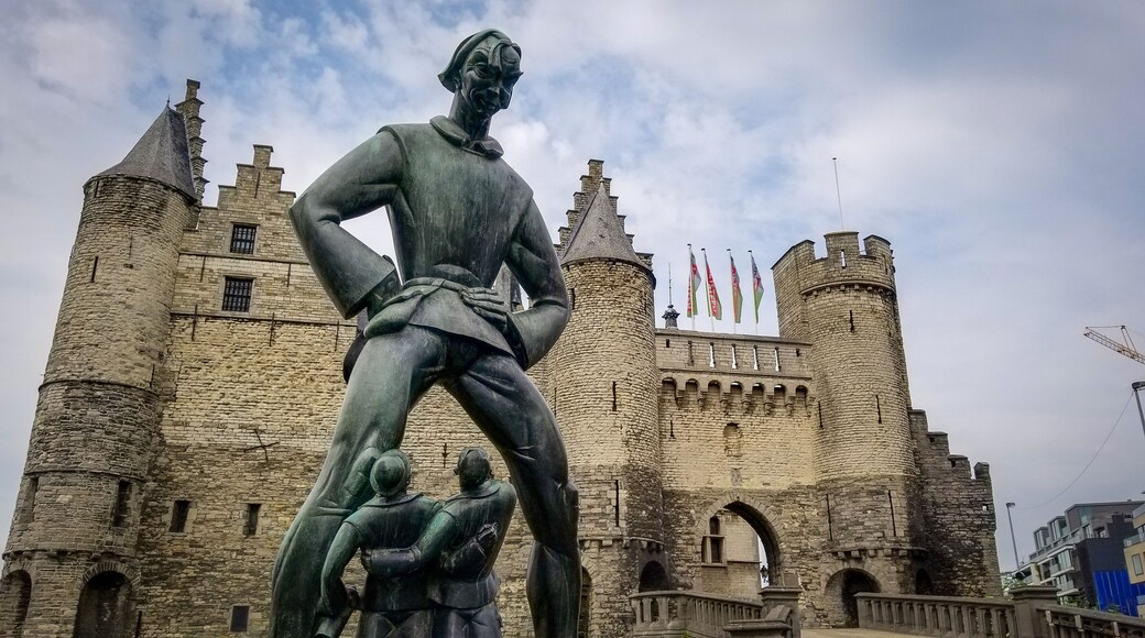 Het Steen is a #medieval #fortress in the old city centre of #Antwerp, Belgium, one of Europe's biggest #ports.
#monument #sculpture #castle