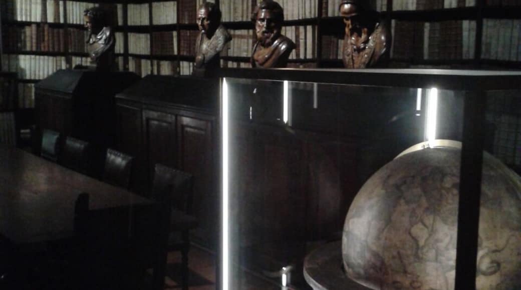 Bibliotheek in het museum. Library in the museum #old #books #museum