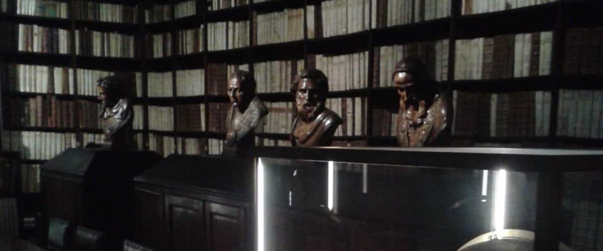 Bibliotheek in het museum.  Library in the museum #old #books #museum