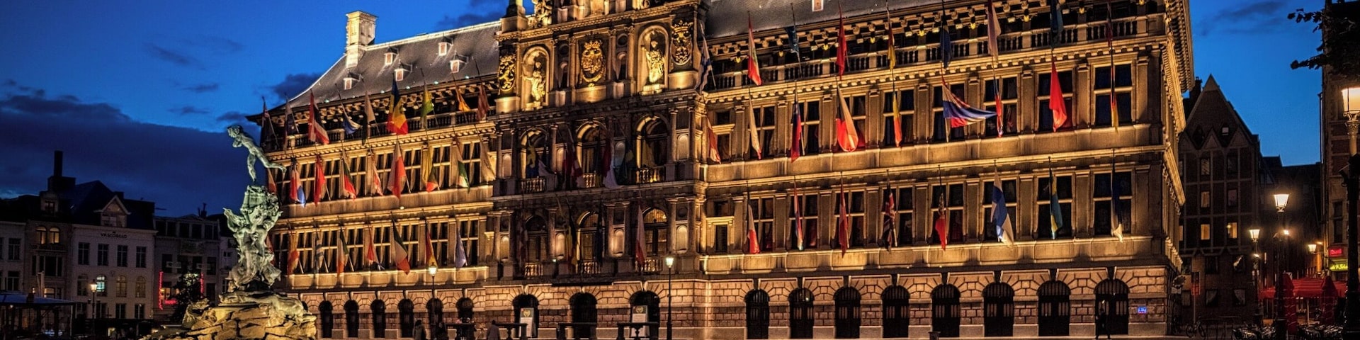 Probably the most beautiful example of a renaissance building in Flanders: The Antwerp cityhall.