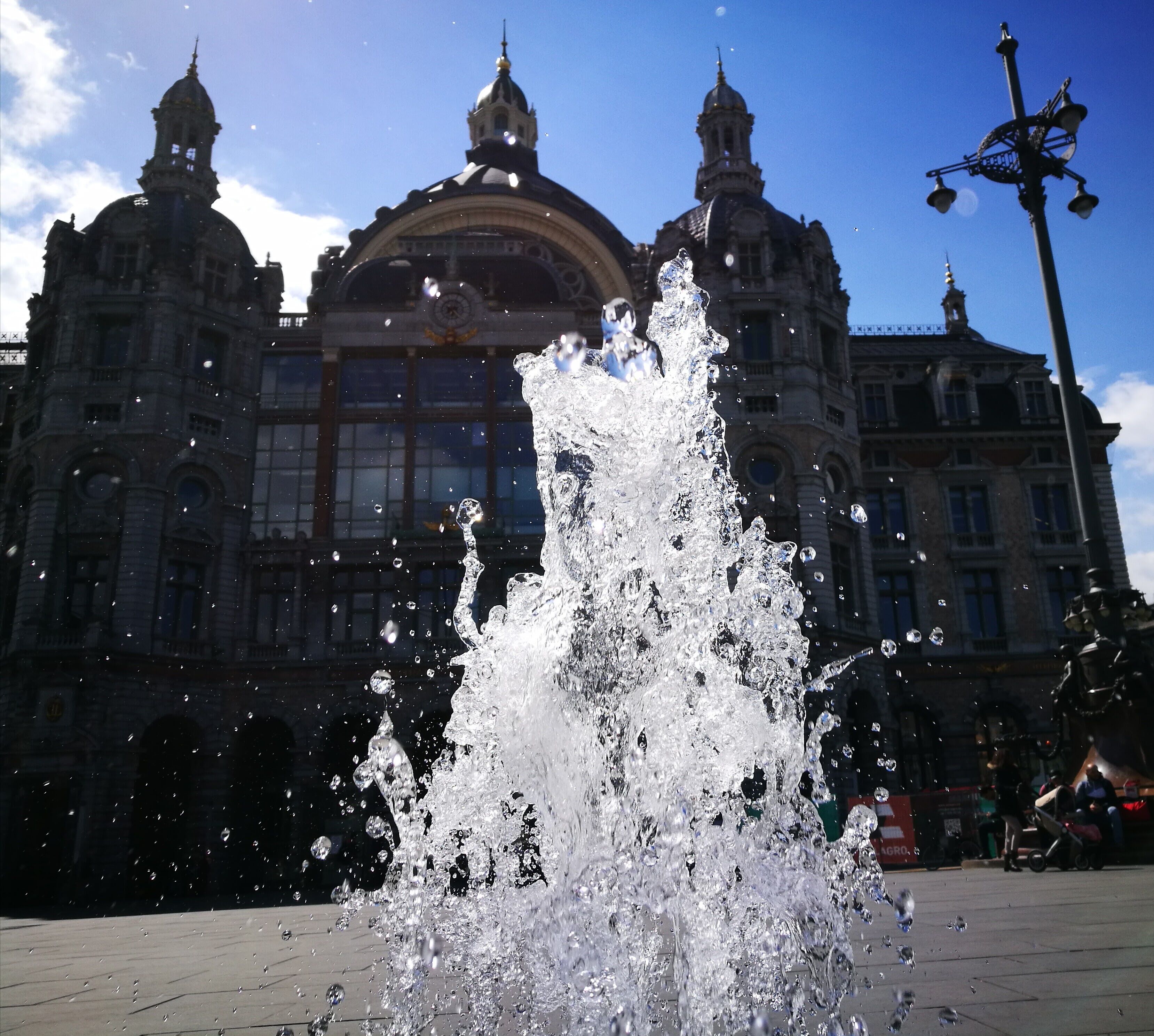 Het Centraal Station van Antwerpen, door de Antwerpenaren ook wel de Middenstatie of Spoorwegkathedraal genoemd, werd in 1905 in gebruik genomen. Het gebouw bestaat uit een stalen perronoverkapping en een stenen stationsgebouw in eclectische stijl. In 2007 opende een tunnel onder het station waardoor Antwerpen-Centraal niet langer een eindstation is. Het Centraal Station werd al meermaals verkozen tot één van de mooiste stations ter wereld.
