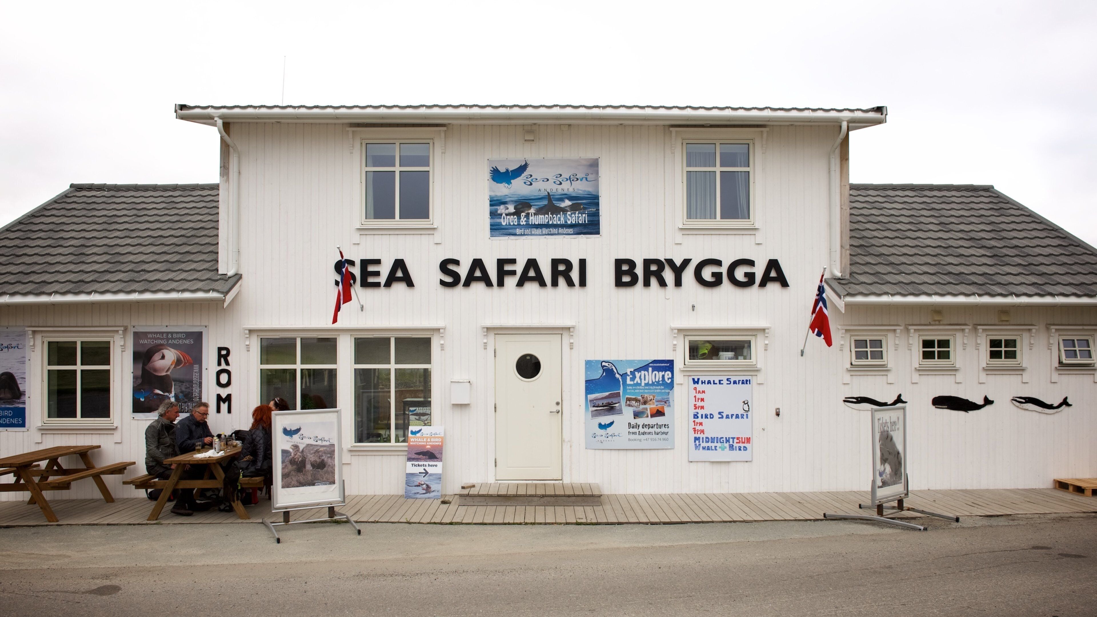 Andenes som visar skyltar