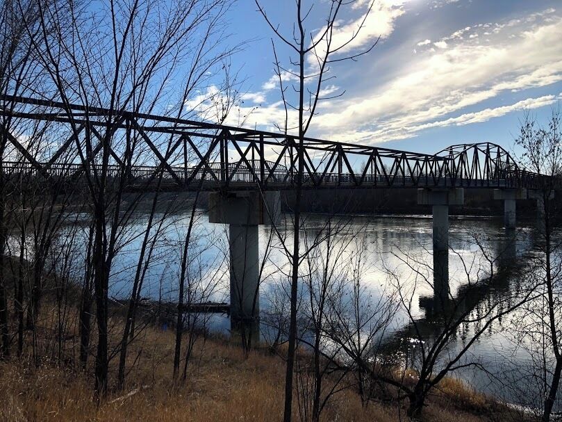 Pedestrian bridge which spans the North Saskatchewan River connecting William Hawrelak Park on the southside to Buena Vista Park on the northside.

#GreatOutdoors
#bridge #pedestrian #Edmonton #river