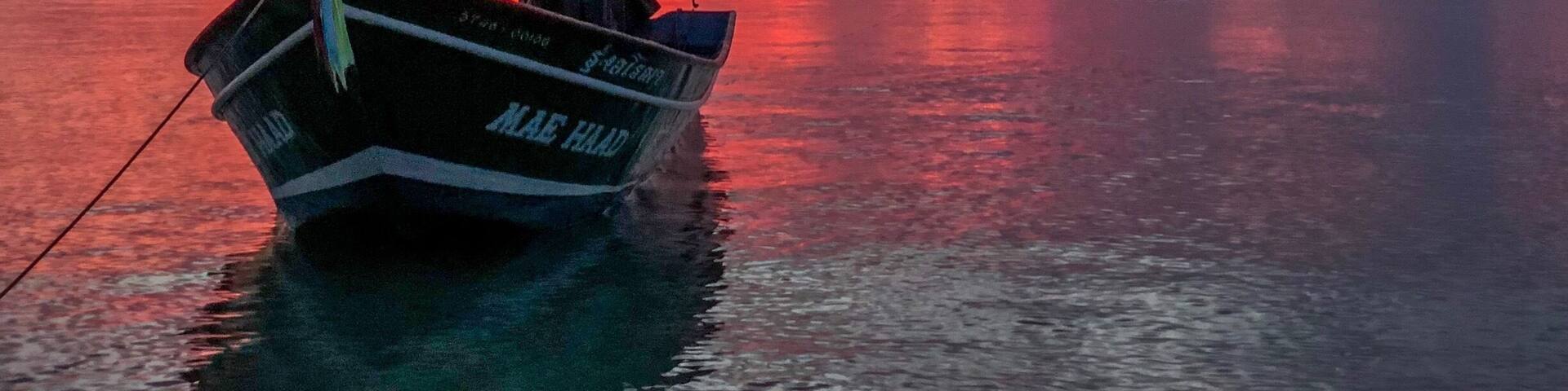 Beautiful sunset on Koh Phangan, Thailand. Snapshot taken with an iPhone X, little edit on Lightroom mobile. #BvSquad #thailand #kohphangan #sunset #beach #travel #iphonex #greatoutdoors #vacation #picoftheday #sun #boat #sky #goodtimes #landscape