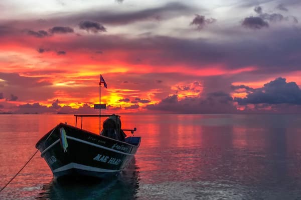 Beautiful sunset on Koh Phangan, Thailand. Snapshot taken with an iPhone X, little edit on Lightroom mobile. #BvSquad #thailand #kohphangan #sunset #beach #travel #iphonex #greatoutdoors #vacation #picoftheday #sun #boat #sky #goodtimes #landscape