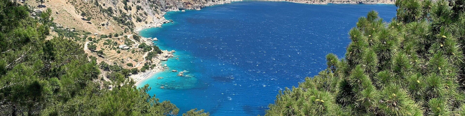 Uitzicht op de Apella beach