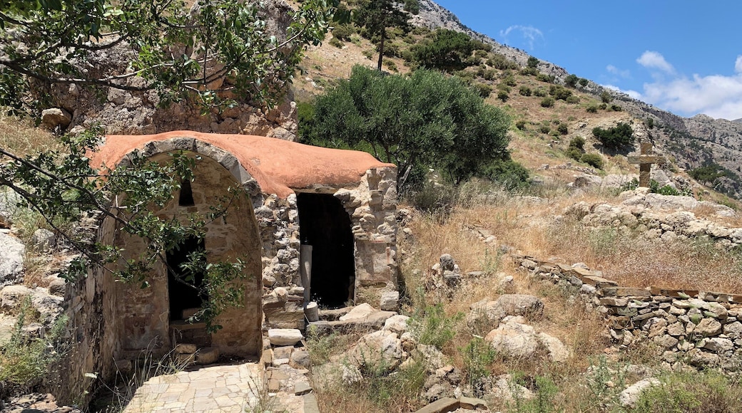 Een oud “vervallen” kerkje