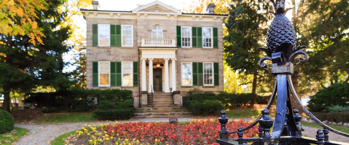 Hamilton que incluye un parque y una casa