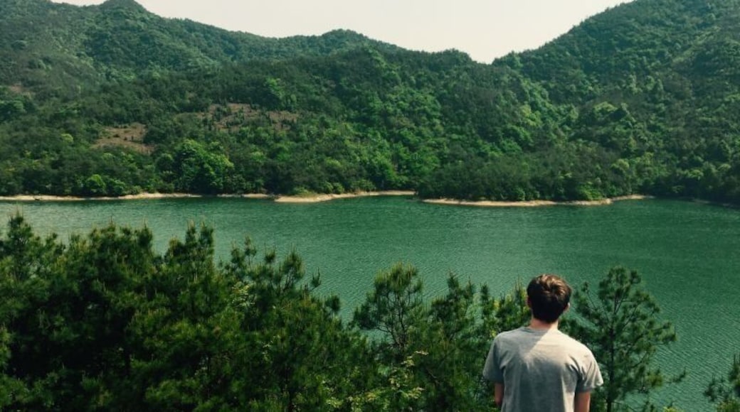 What better way to explore than your own two feet? This is where my latest run took me and I have no idea of the name of it!