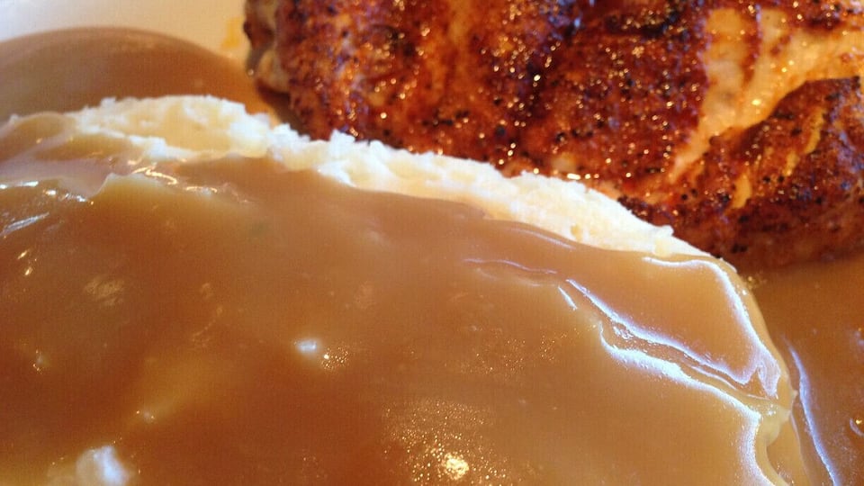 Tonight I ate at a different restaurant called White Spot. I must say it was rather tasty but I still preferred City View Restaurant. Chicken seems to really taste different in British Columbia. Seems so much more fresh.
Anyhow this was the Blacked Chicken with mashed potatoes and gravy.