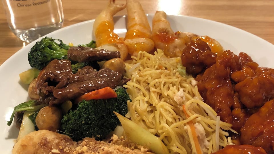 Good fresh #Canadian style #Chinese food. Big portions, perfectly cooked, and reasonably priced. Get the Moon Wok Special for one.