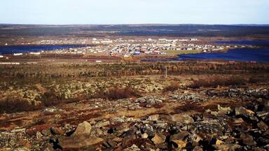 The view from the cross if you hike or take a four wheeler to the top. Best spot to view the whole town and also an interesting landscape itself with green lichen, red earth and many kinds of rocks.
#canadasnorth #subarctic