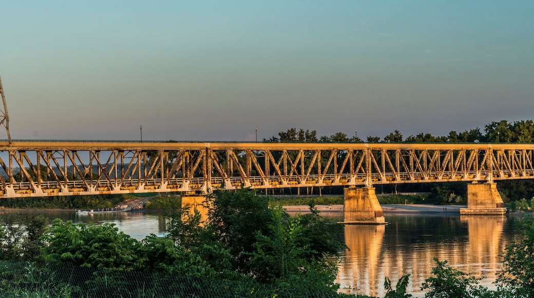 MERIDIAN HIGHWAY BRIDGE, YANKTON SOUTH DAKOTA