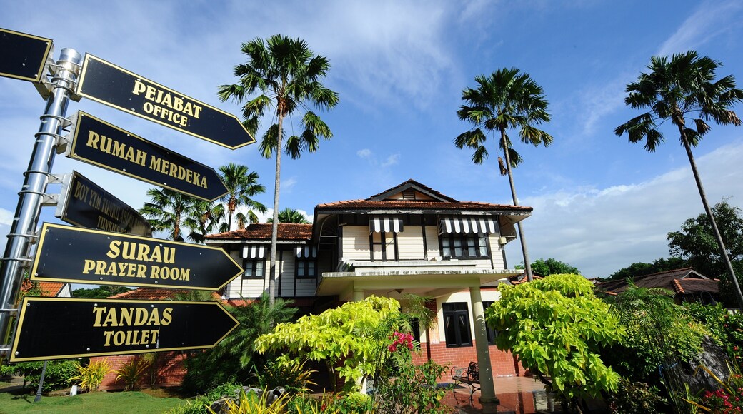 Alor Setar which includes a garden, a small town or village and signage