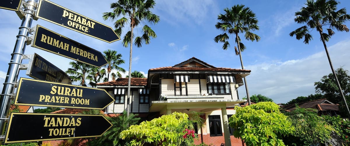 Alor Setar which includes a garden, a small town or village and signage