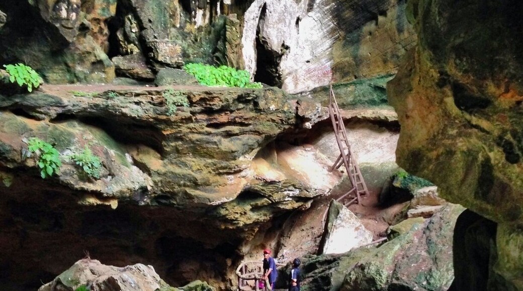 If you are in Alor Star and have 2-3 hours to spare, head out to Gunong Keriang. For a small fee you can get a local to guide and show you the trail and caves. Take a look at the many crystal rocks in its raw form in the caves.