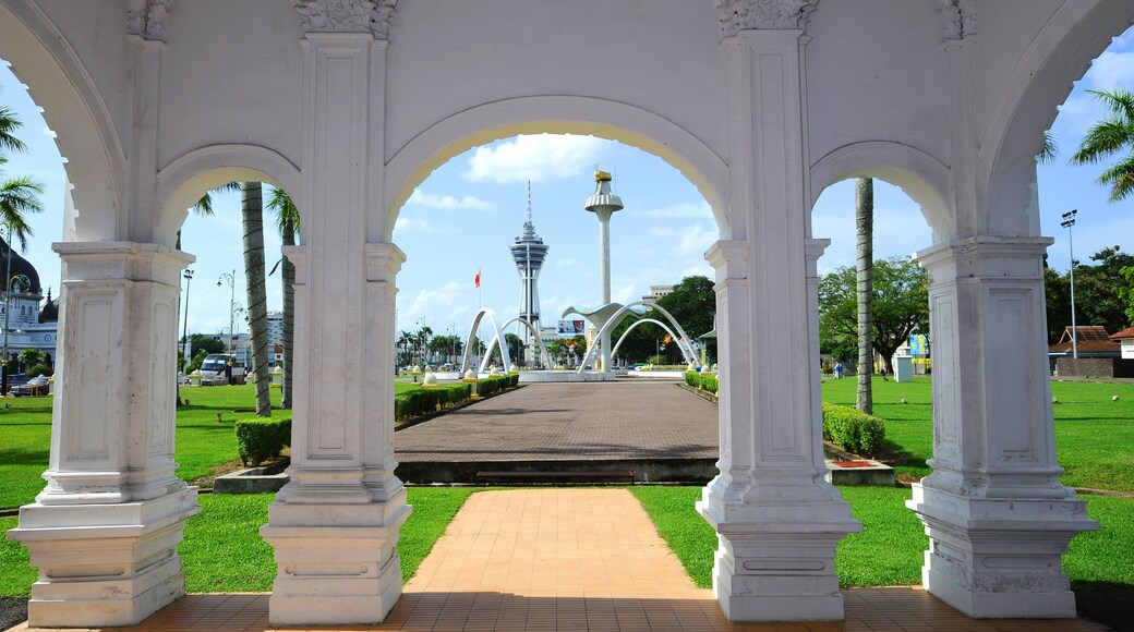 Alor Setar showing a park and heritage elements