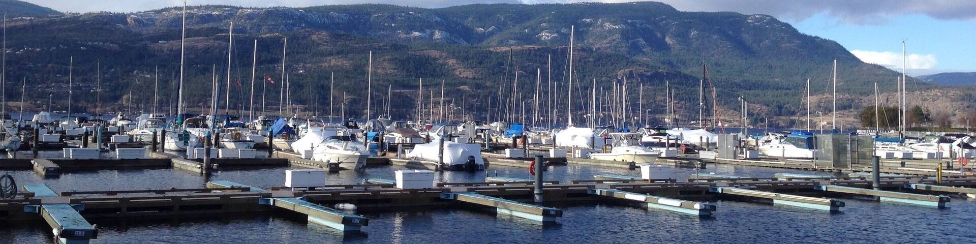 I was shocked to still see boats on the marina. Such a nice surprise. I love boats! The Yacht Club was equally as huge. Something tells me this is a pretty jiving place in the summer.